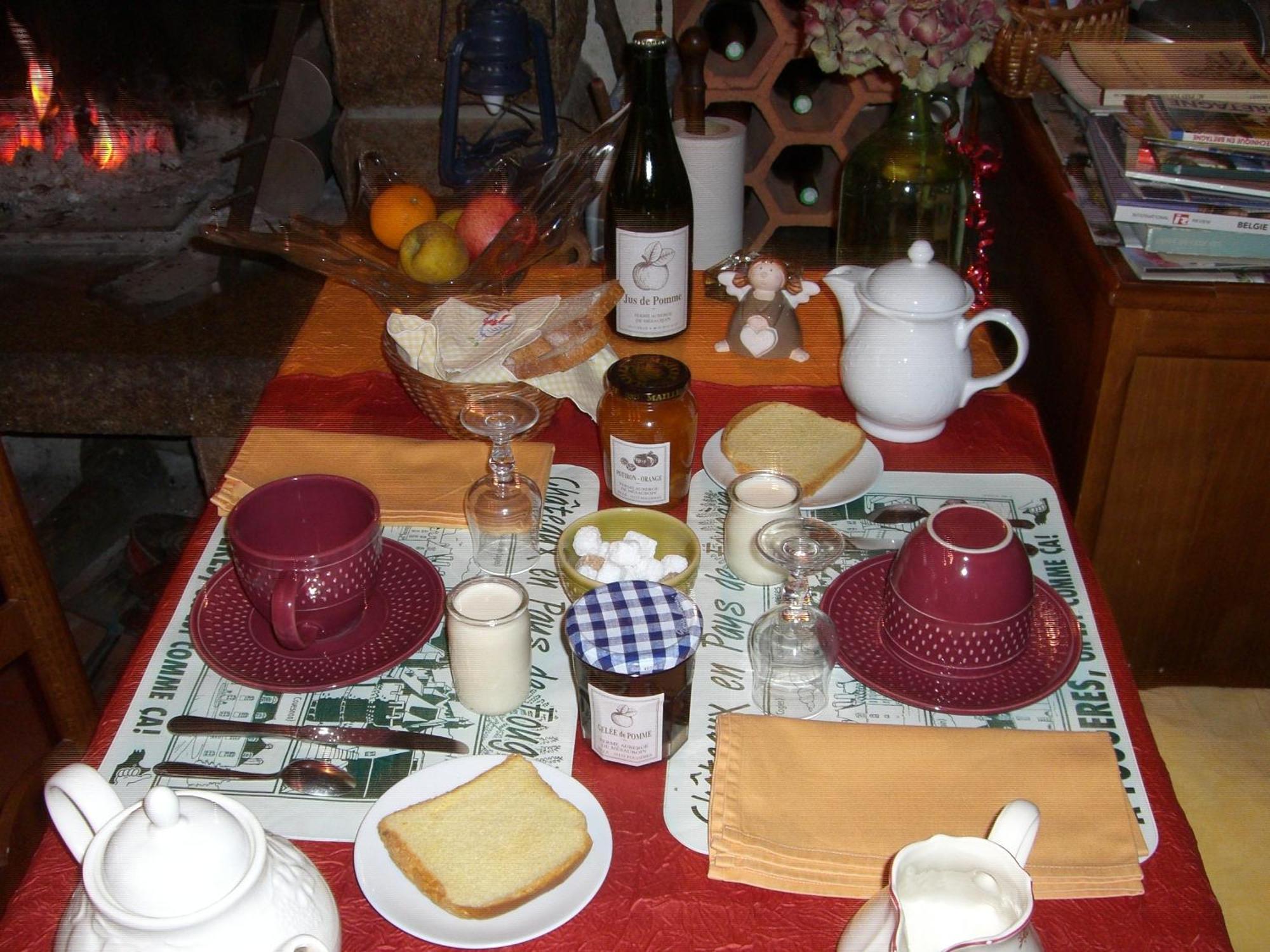 Chambres D'Hotes De La Ferme Auberge De Mesauboin Bille Luaran gambar